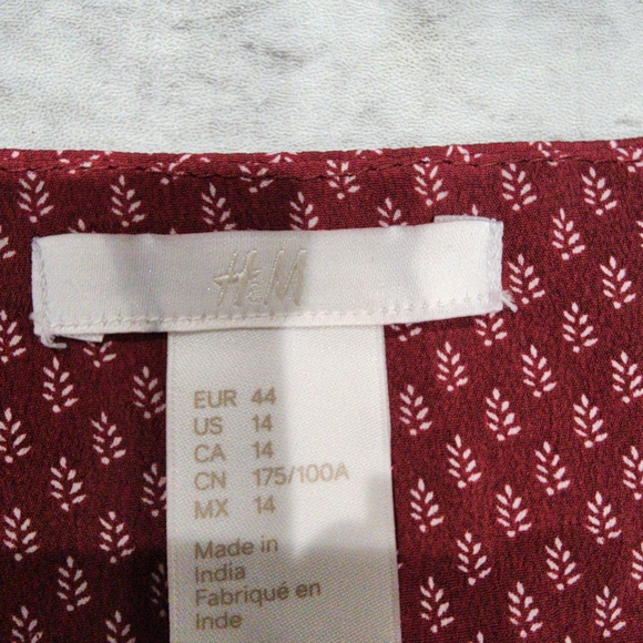 EUC H&M Dark red blouse with leaf print design Size 14 - Picture 2 of 8